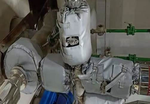 高溫管道<a href=http://m.siweitape.com.cn/e/tags/?tagname=%E4%BF%9D%E6%B8%A9%E9%9A%94%E7%83%AD target=_blank class=infotextkey>保溫隔熱</a>衣