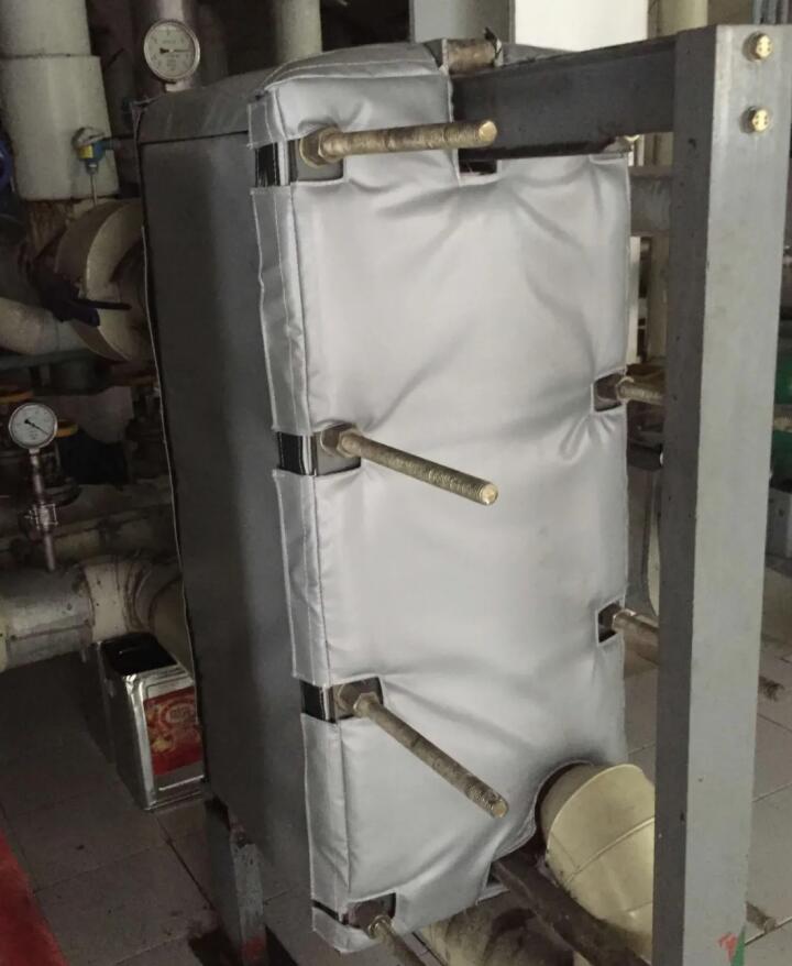 板式<a href=http://m.siweitape.com.cn/e/tags/?tagname=%E6%8D%A2%E7%83%AD%E5%99%A8%E4%BF%9D%E6%B8%A9 target=_blank class=infotextkey>換熱器保溫</a>套